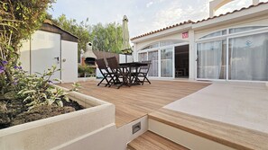 Outdoor dining - House with private pool near the sea. (Corralejo)