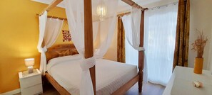 2 bedrooms, in-room safe, desk, iron/ironing board - House with private pool near the sea. (Corralejo)
