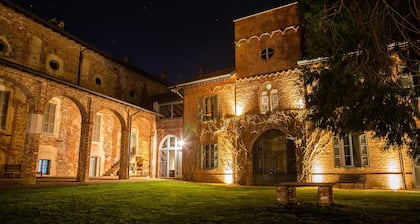 Intera Villa Storica di Charme con Piscina e Parco