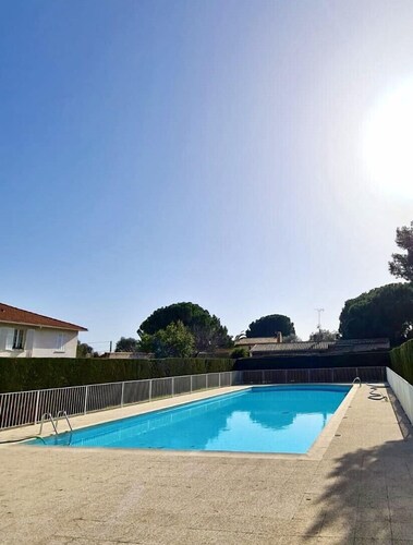 Jolie maison avec jardin dans magnifique résidence avec piscine et tennis