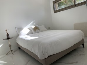 3 habitaciones, tabla de planchar con plancha y wifi gratis 