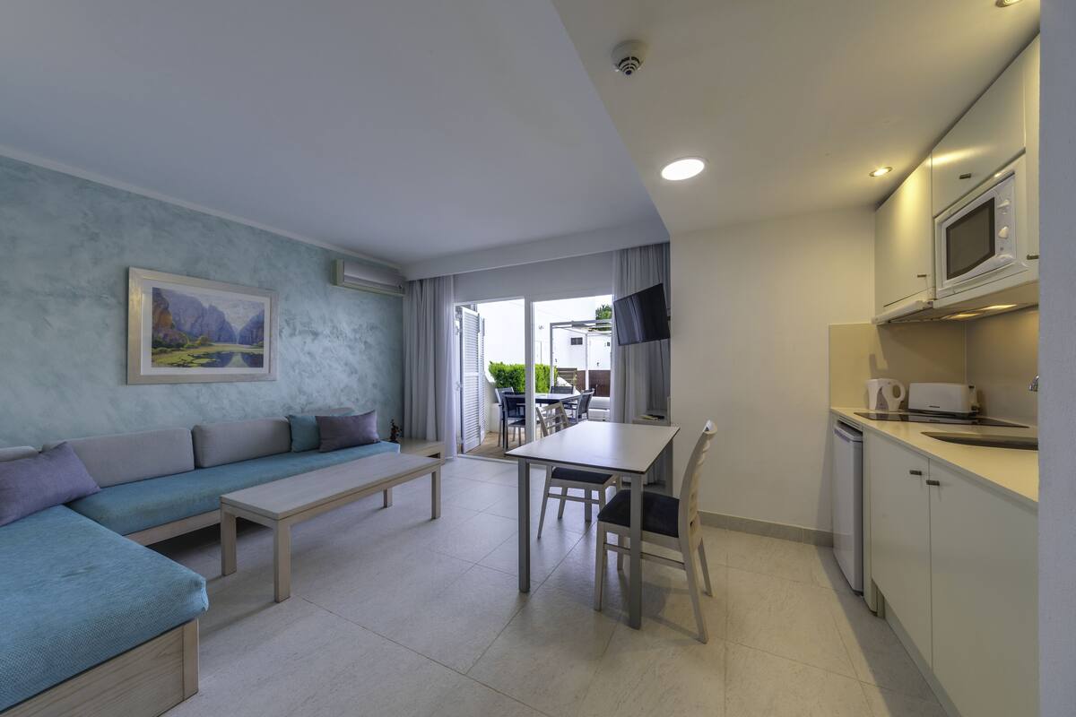 Suite, 1 Schlafzimmer, Poolseite | Wohnbereich