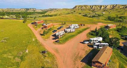 Boots Bison Cabin 2 BR 1 B Sleeps 6