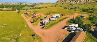 Boots Bison Cabin 2 BR 1 B Sleeps 6