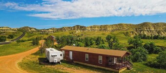 Boots Bison Cabin 2 BR 1 B Sleeps 6