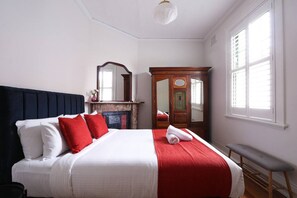 3 bedrooms, desk, iron/ironing board, free WiFi