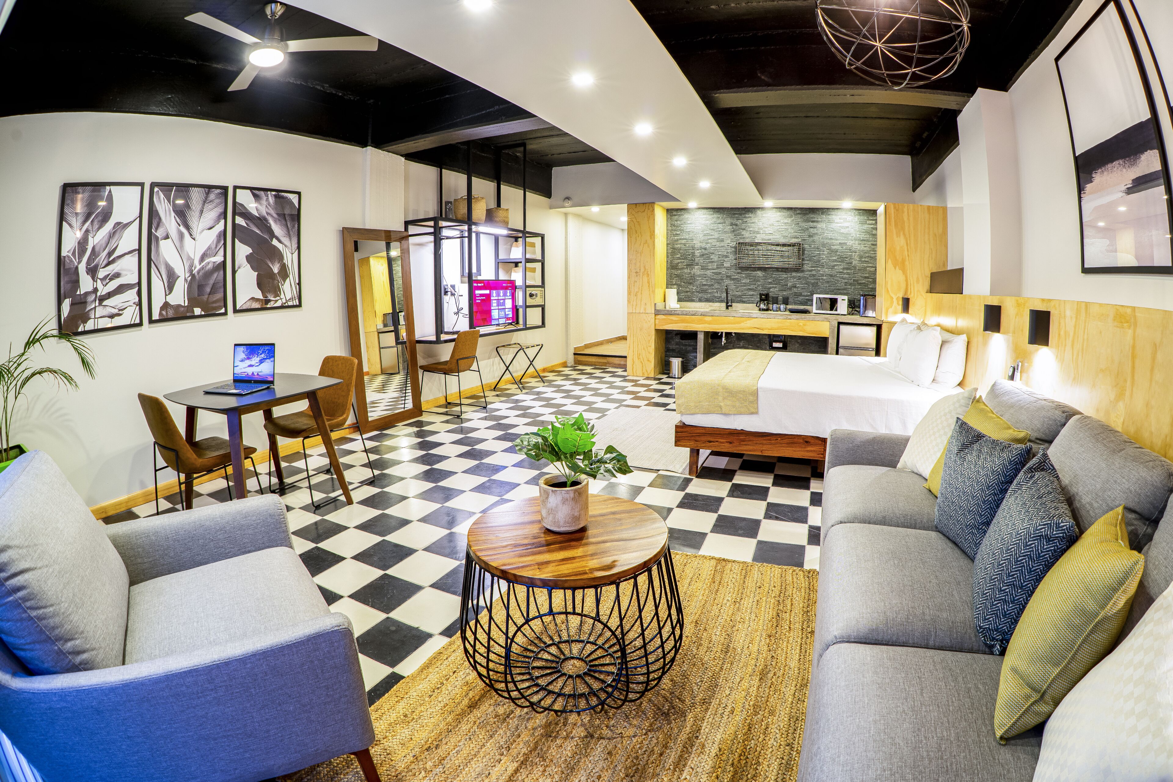 豪華套房 | 高級寢具、記憶棉床墊、房內夾萬、熨斗/熨衫板