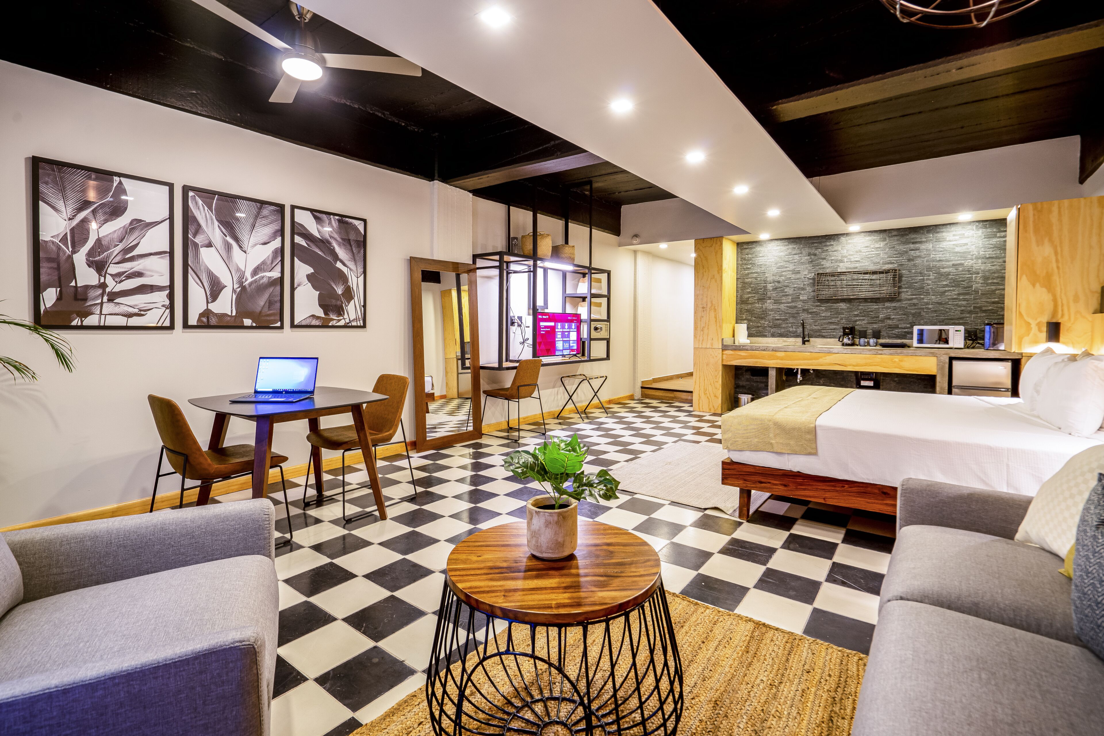 deluxe suite | 1 bedroom, premium bedding, memory-foam beds, in-room safe