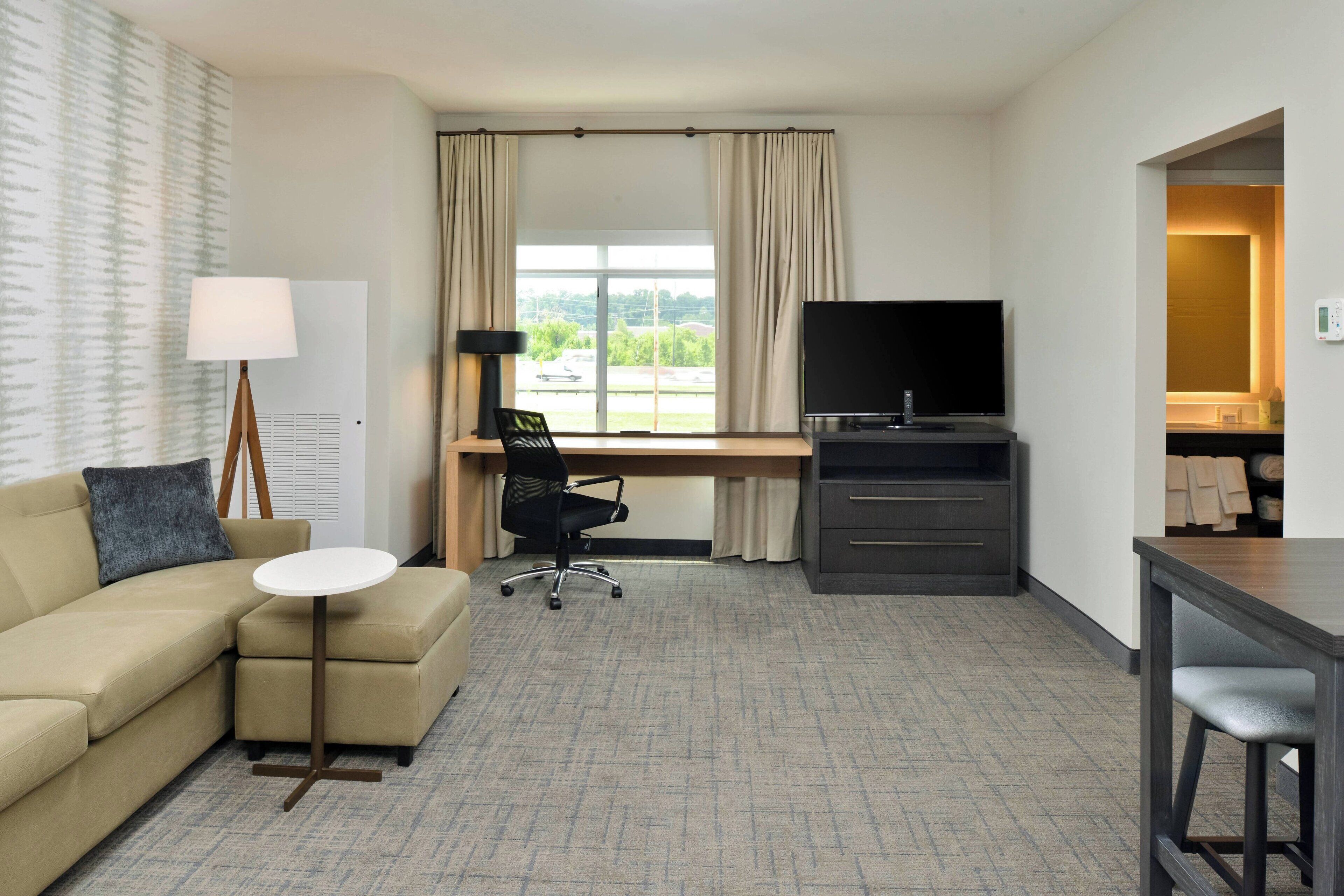 flat-screen tv, pay films