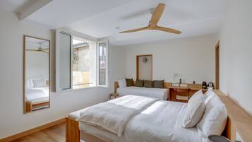 Chambre Triple Supérieure, salle de bains attenante (Chambre)