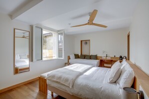 Superior Triple Room, Ensuite (Chambre) - Badon Boutique Hôtel (Saint-Émilion)