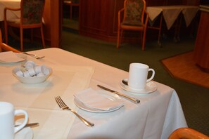 每日供应自助式早餐（每人 EUR 7.50）