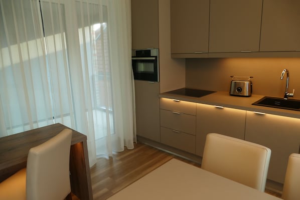Private kitchen - Meyn's Apartments & Hotel (Soltau)