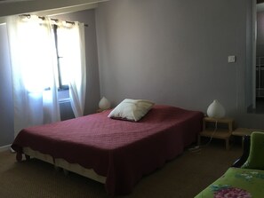 7 bedrooms, iron/ironing board, travel cot, WiFi