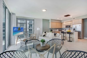 TV, offices - Fantastic Bay View 1Bdrm Condo - Miami Design Dist (Miami)