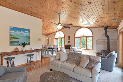 Wingaerchic: Woodsy retreat in West Gloucester