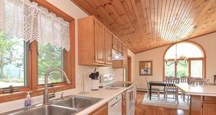 Wingaerchic: Woodsy retreat in West Gloucester