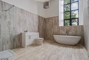 Bathroom - East Church House (Strathaven)