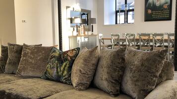 House | Living area | 32-inch LCD TV with digital channels, TV