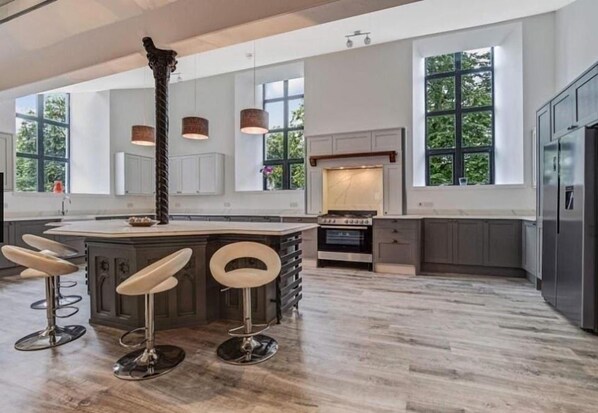 Maison | Cuisine privée | Réfrigérateur, four à micro-ondes, bouilloire électrique, grille-pain