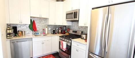 Refrigerador, microondas, horno y lavavajillas