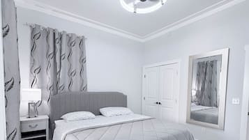 1 slaapkamer, een strijkplank/strijkijzer, gratis wifi, beddengoed