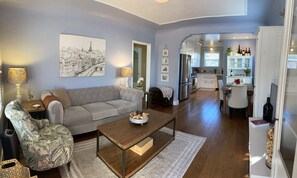 TV, DVD player, books, video library - Delightful Downtown Bungalow w/ Garden (Napa)