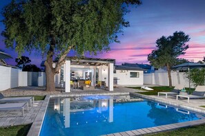 Outdoor pool, a heated pool - 5 Min to Old Town • Heated Pool • Hot Tub • Fire Pit (Scottsdale)
