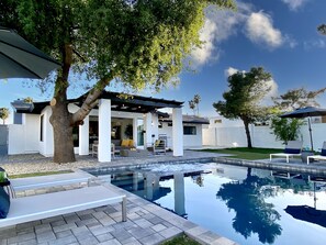 Outdoor pool, a heated pool - 5 Min to Old Town • Heated Pool • Hot Tub • Fire Pit (Scottsdale)