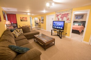 3 bedrooms, desk, iron/ironing board, free WiFi - COZY Lower Level 3 Bedroom Private Suite in South Boulder (Boulder)