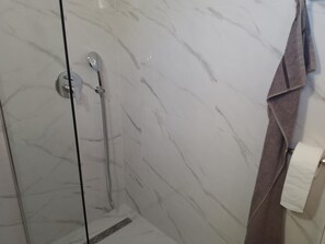 Departamento estándar, 1 habitación | Baño | Toallas 