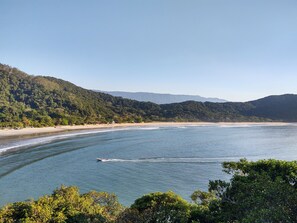 Una playa cerca