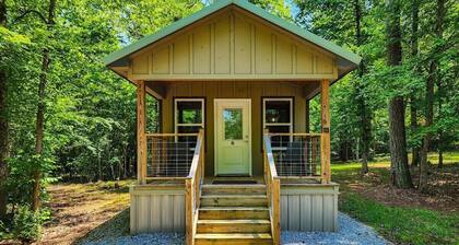 Adorable Tiny House Cabin- Lake Guntersville