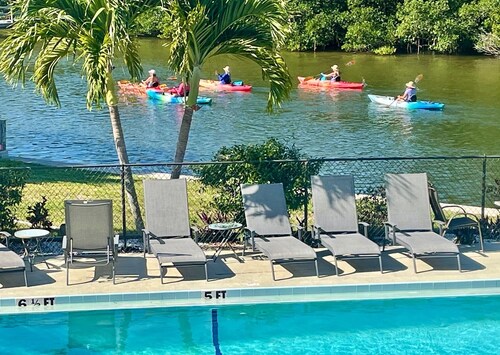 Waterfront/Pool mins to Siesta Key Beach- bikes/kayaks/SUPs incl-paddle to beach