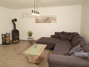 TV, fireplace, books, stereo - Vacation apartment/house/mechanic apartment- Am Schlosspark near the Baltic Sea 6 persons+cd. (18516 Süderholz)