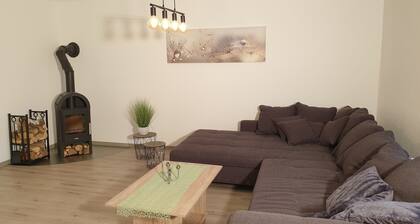 Ferienwohnung/Haus/Monteurwohnung- Am Schlosspark in Ostseenähe 6 Personen+Kd.