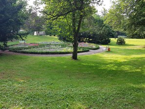 Property grounds - Vacation apartment/house/mechanic apartment- Am Schlosspark near the Baltic Sea 6 persons+cd. (18516 Süderholz)