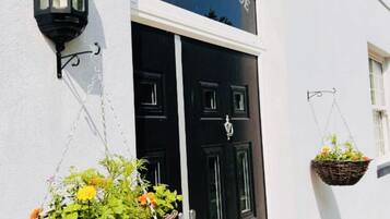 Executive House, Ensuite, City View | Exterior