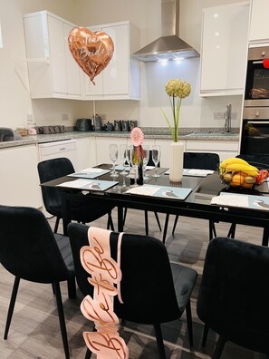 Executive House, Ensuite, City View | Interior