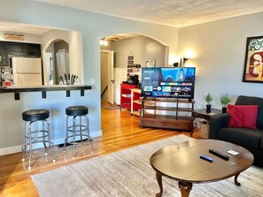 Smart TV, pebolim, mesa de pingue-pongue