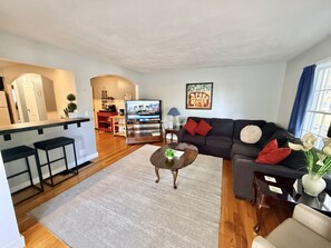 Smart TV, table football, ping pong - King Bed+Game Room+Parking+Broadripple+Restaurants (Indianapolis)