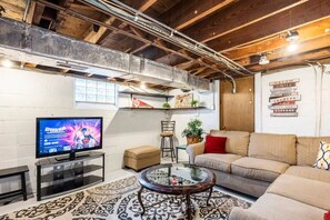 Smart TV, futbolito y tenis de mesa 