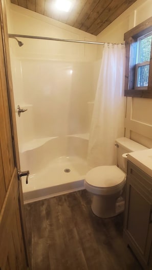 Douche, serviettes fournies