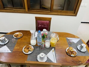 Appartement | Cuisine privée | Réfrigérateur, four à micro-ondes, un four, surface de cuisson