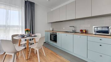 Deluxe-Apartment, 1 Schlafzimmer, Stadtblick | Eigene Küche