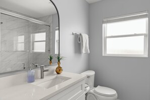 Combined shower/bathtub, hair dryer, towels, soap