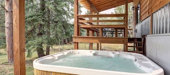 Trail Mountain Cabin – Stunning Views, Hot Tub & Game Room