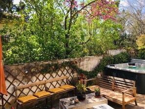 مغطس سبا خارجي