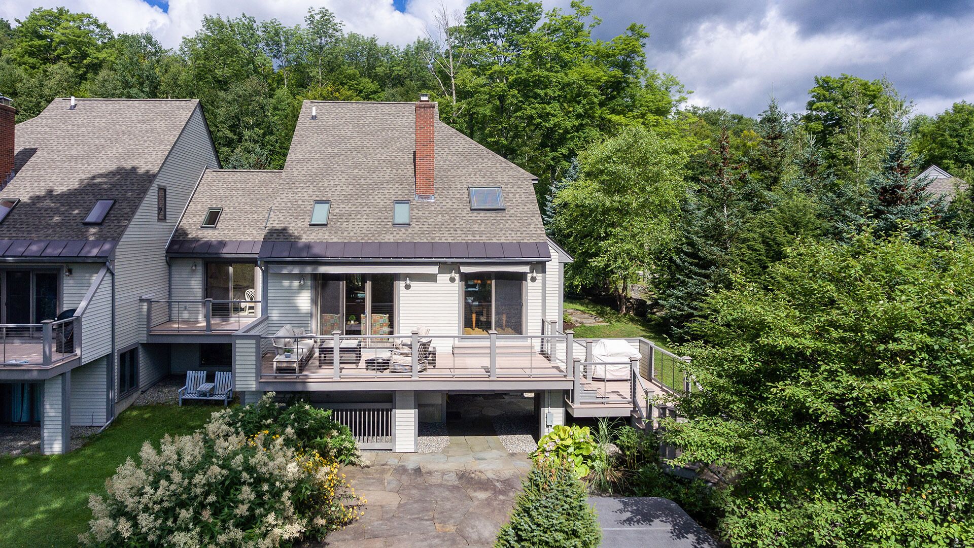 High End townhouse available Winter Season 2025 Minutes to Resort & Town