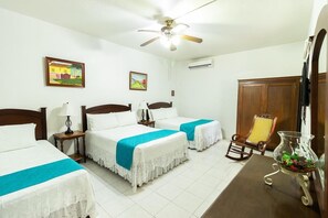 Bureau, fer et planche à repasser, Wi-Fi gratuit, draps fournis